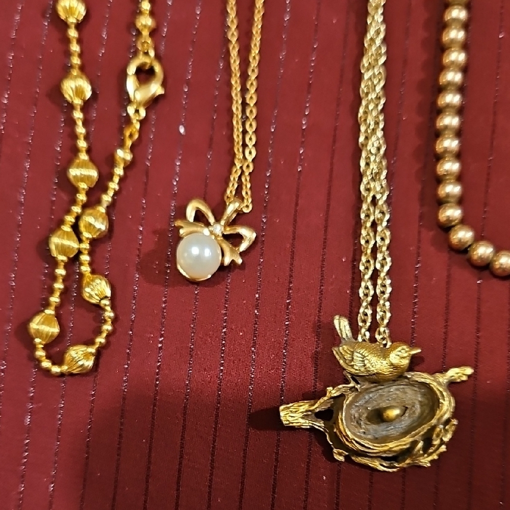 7 Assorted Gold And Silver Necklaces - image 2